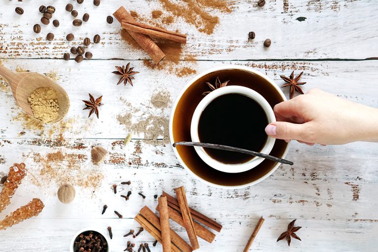 Jakie przyprawy dodać do kawy? 5 najpopularniejszych dodatków